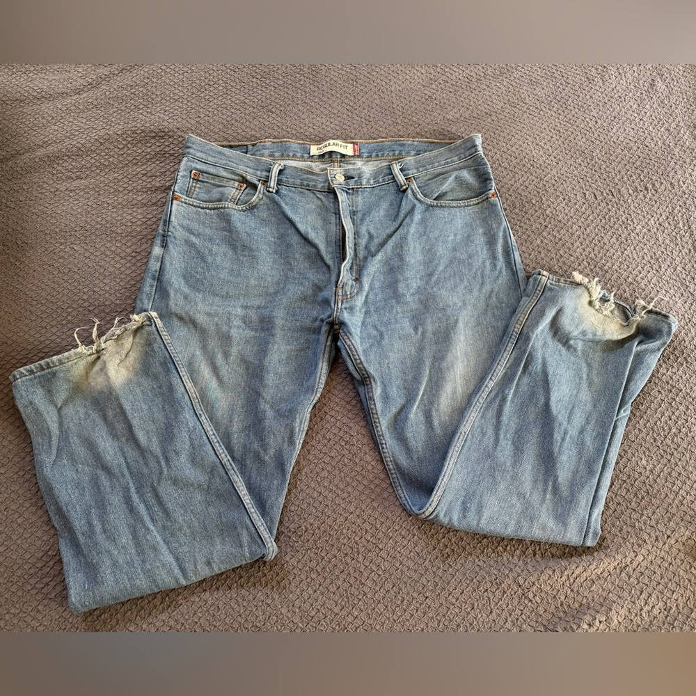 Levi’s 40x30 blue jeans with frayed bottoms.